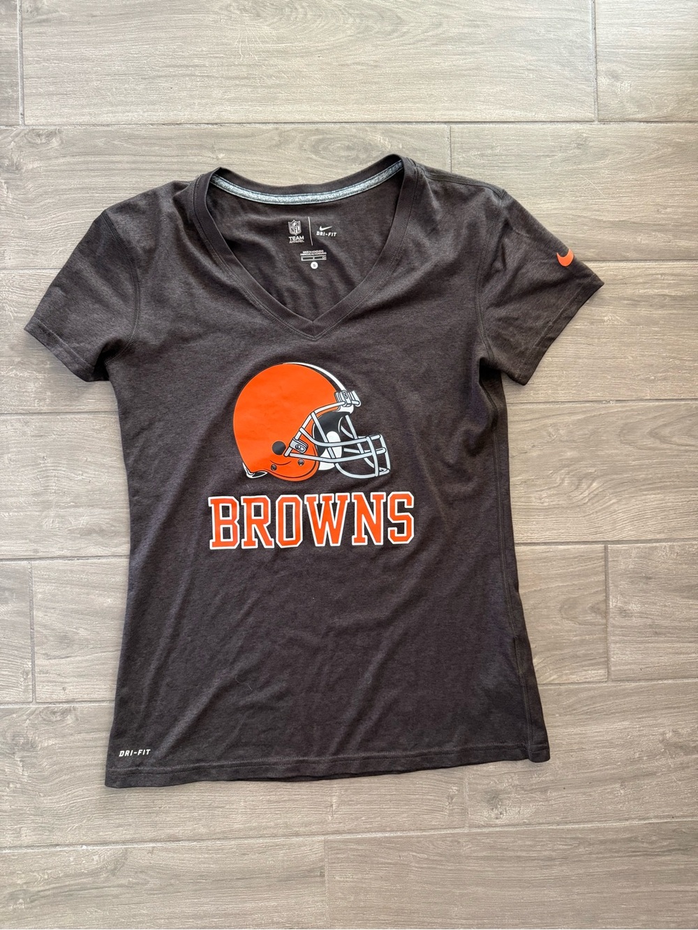 NFL Nike Women’s Cleveland Browns V-Neck Tee, Football, Dri-fit